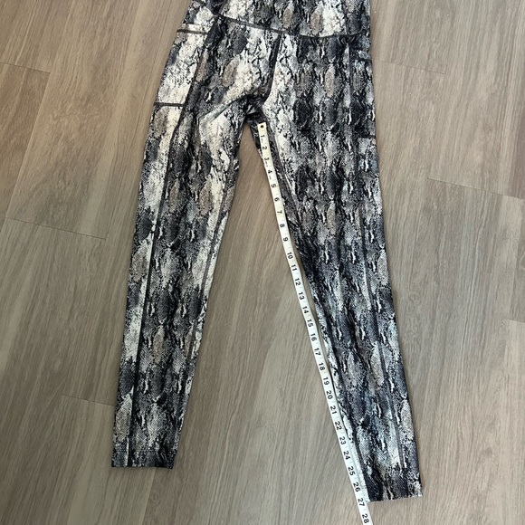 Mondetta Black and White Snake Print Leggings - Picture 7 of 9